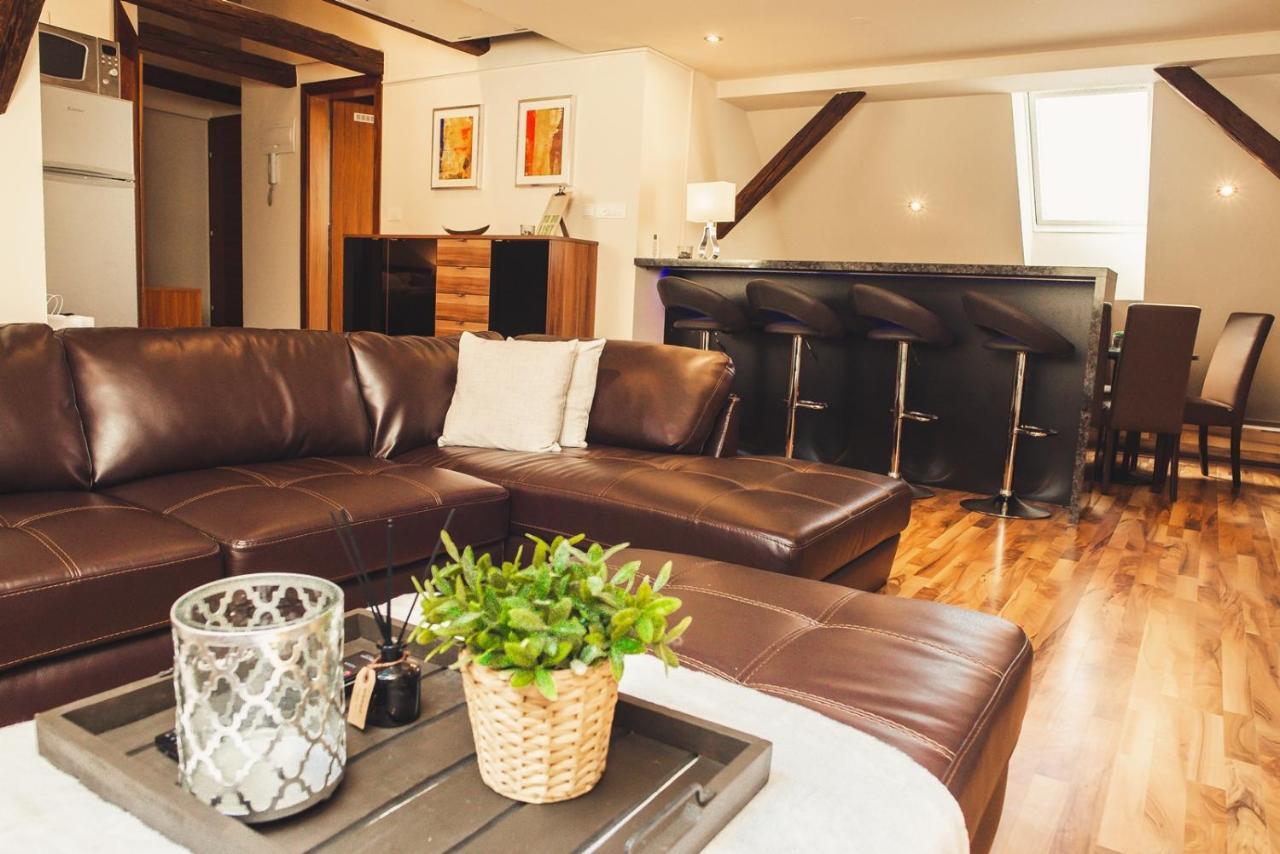 Skol Apartment S Parkiriscem Celje Buitenkant foto
